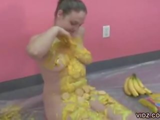 Naked filthy fancy woman Danni doing a banana split